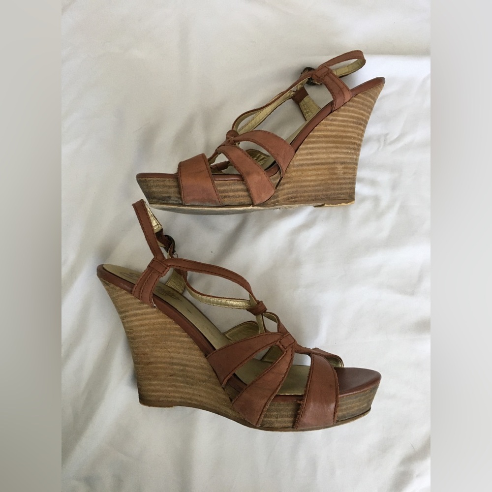 Seychelle’s genuine leather, excellent quality brown strappy platform wedges.